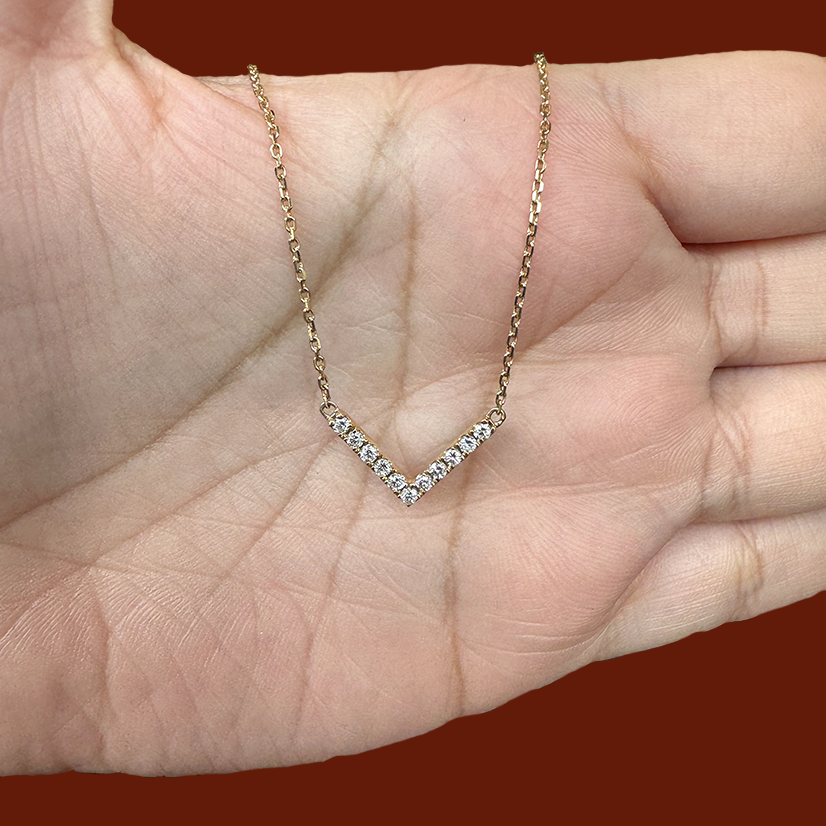 0.066ct Lab Diamond Small Arrow Pendant