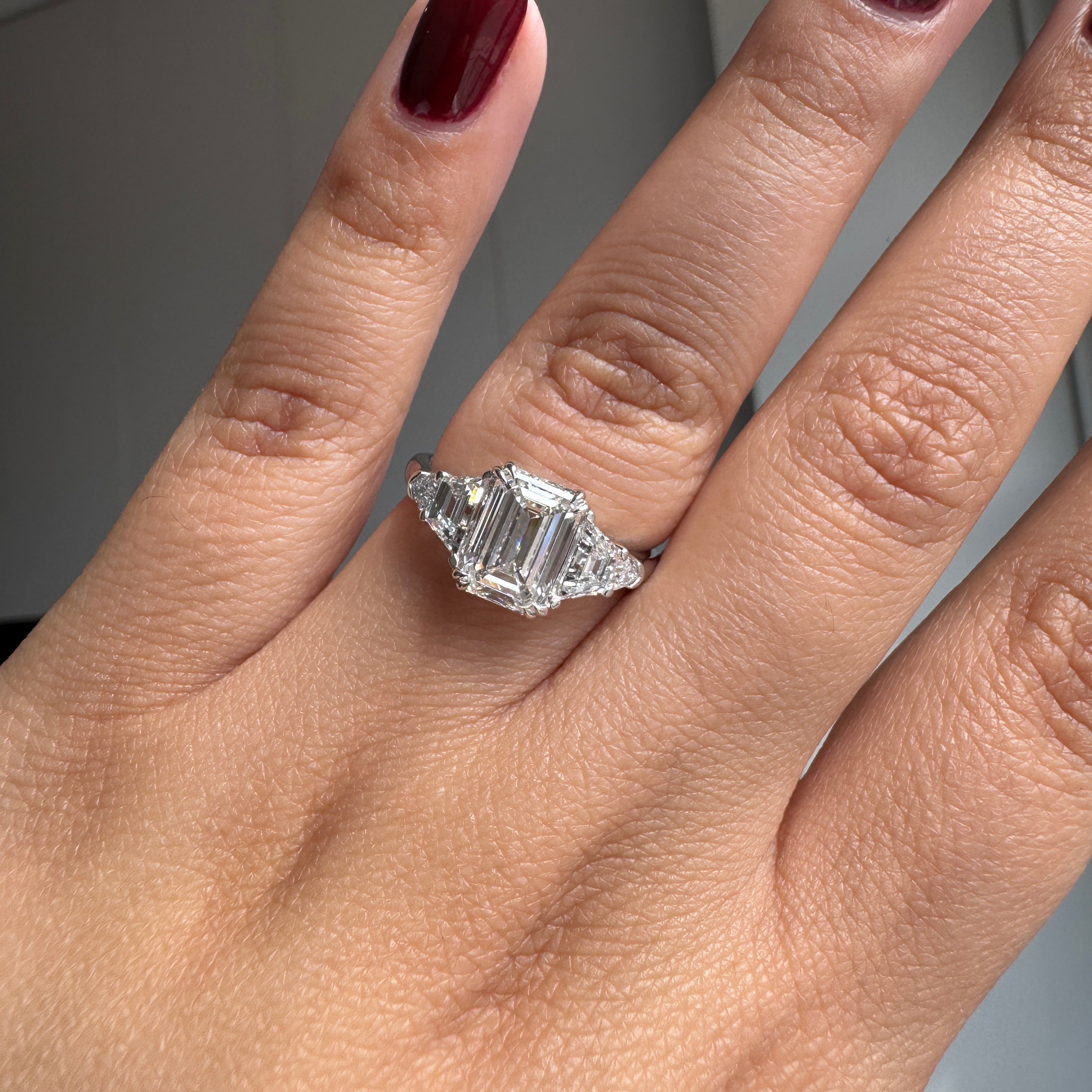 2.04ct Emerald Lab Diamond Engagement Ring with Trapezoid Side Stones